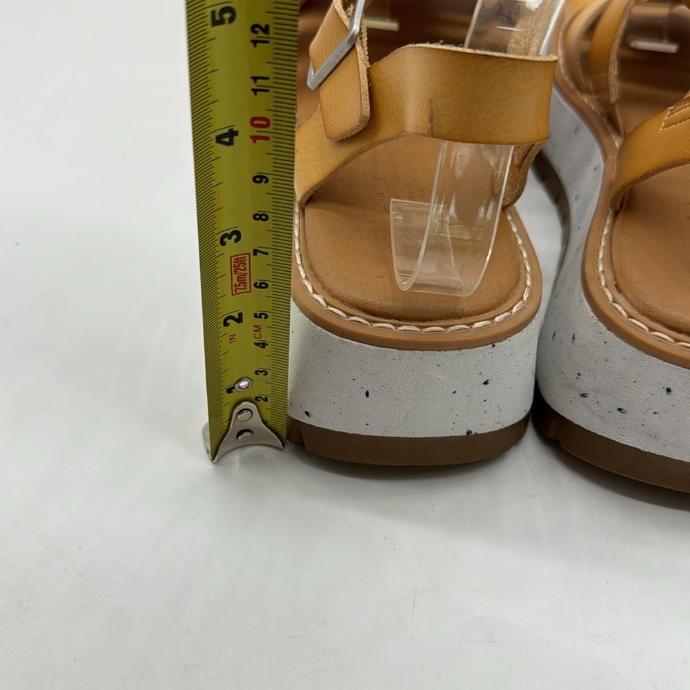 Universal Thread Tan Leather Platform Sandals Siz… - image 4